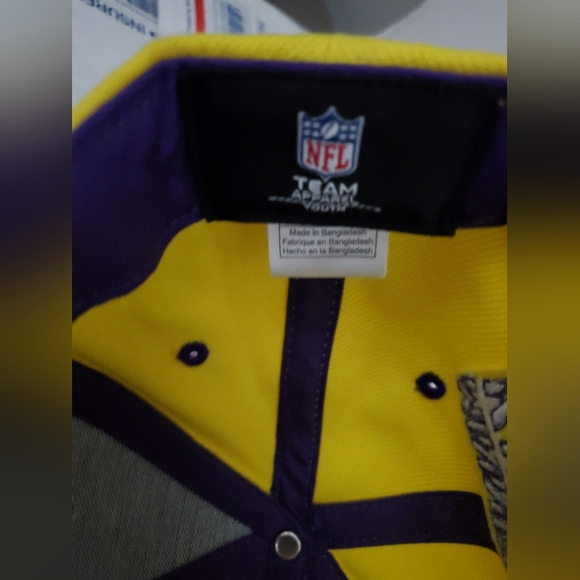 NFL Team Apparel Yellow Minnesota Vikings Snapback Cap - Picture 5 of 6